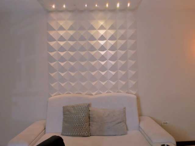 NiaSalvatore's BongaCams show and profile