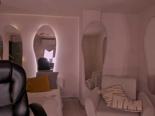 NiaSalvatore's BongaCams show and profile