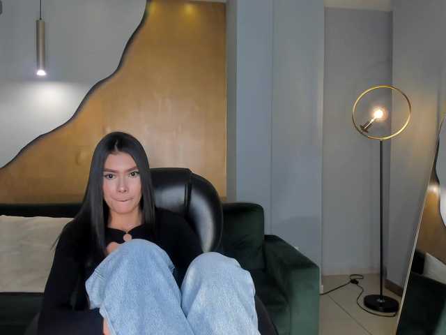 NiaSalvatore's BongaCams show and profile