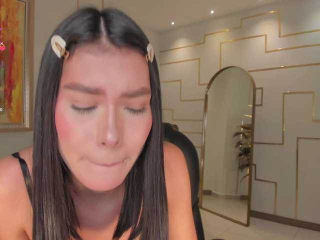 NiaSalvatore's BongaCams show and profile