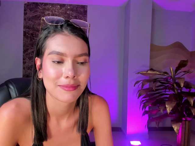 NiaSalvatore's BongaCams show and profile