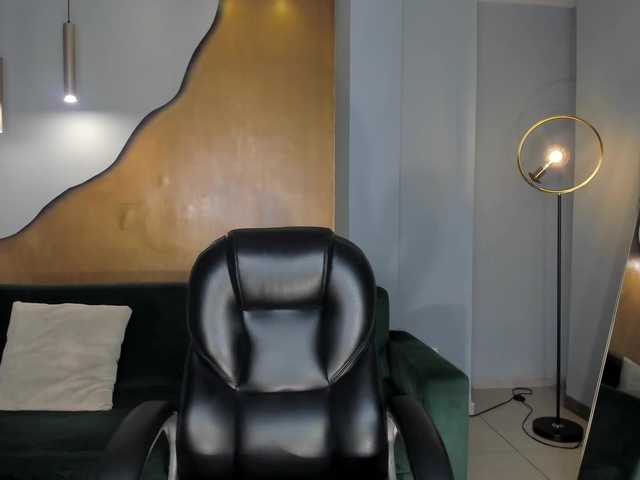 NiaSalvatore's BongaCams show and profile