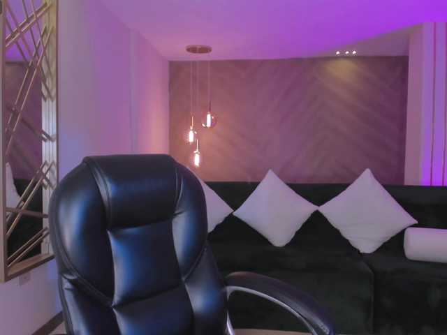 NiaSalvatore live cam profile