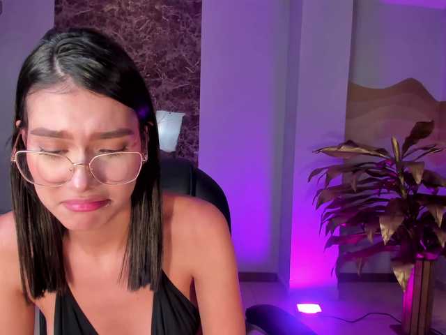 NiaSalvatore's BongaCams show and profile