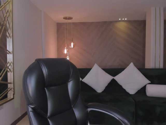 NiaSalvatore's BongaCams show and profile