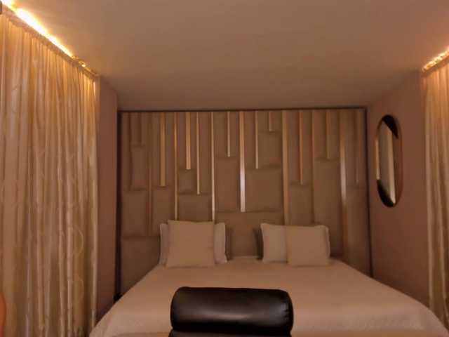 NiaSalvatore's BongaCams show and profile