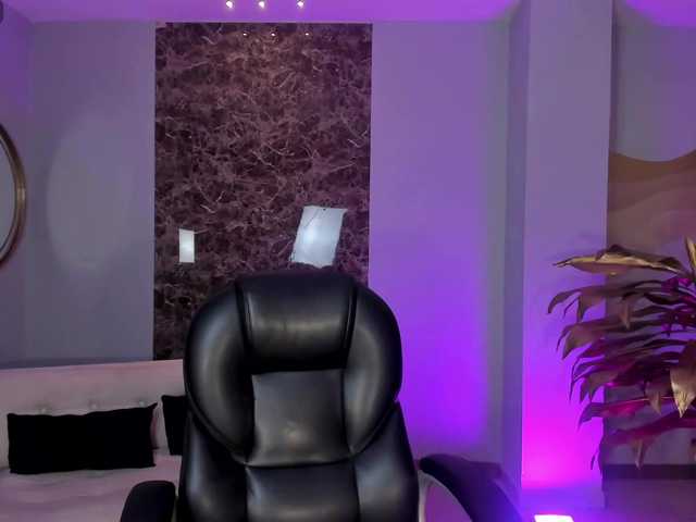 NiaSalvatore's BongaCams show and profile