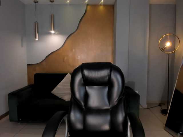 NiaSalvatore's BongaCams show and profile