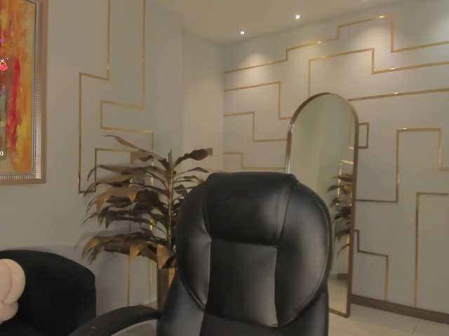 NiaSalvatore's BongaCams show and profile