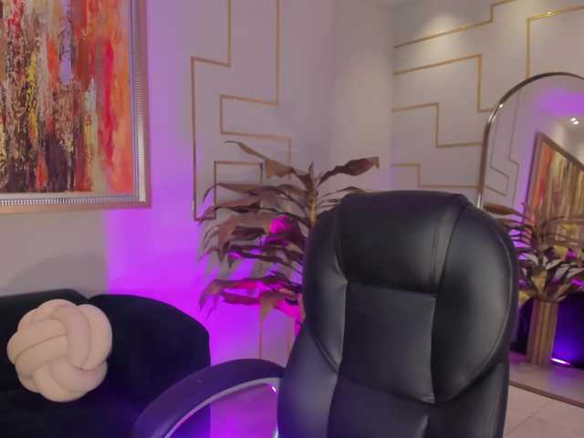 NiaSalvatore's BongaCams show and profile