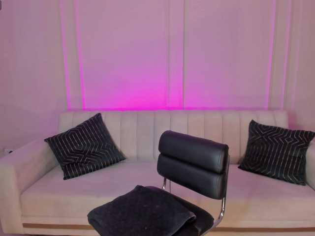 NiaSalvatore's BongaCams show and profile