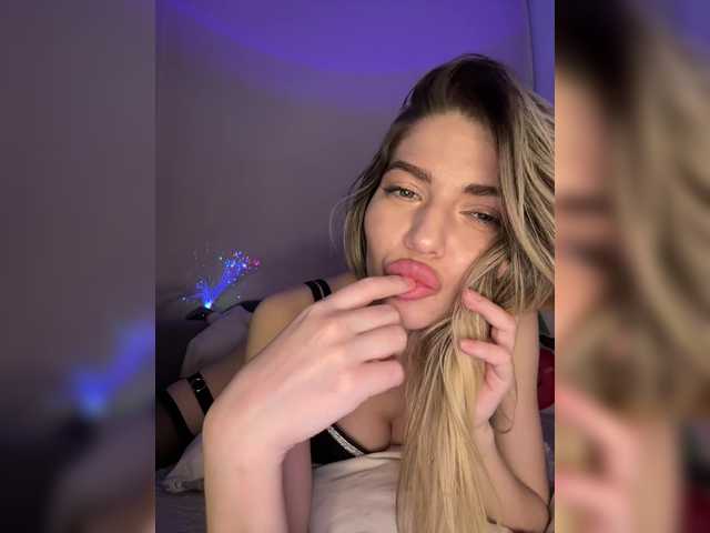 Sweet-Beauty's BongaCams show and profile