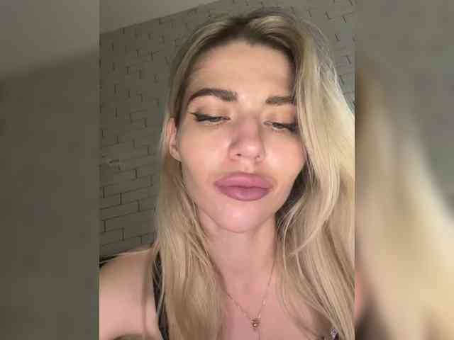 sexy striptease Sweet-Beauty