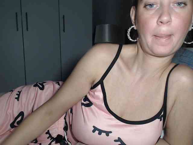 DanielleReys webcam