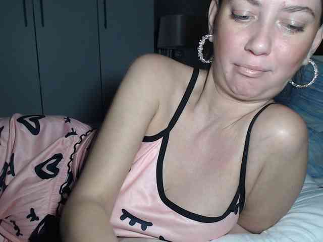 DanielleReys webcam
