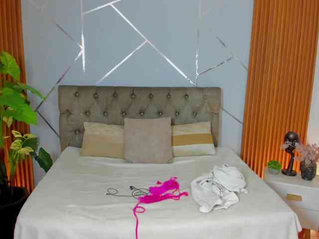 SaraandSofi02 Live Webcam on BongaCams