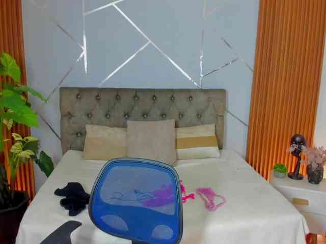 SaraandSofi02 Live Webcam on BongaCams