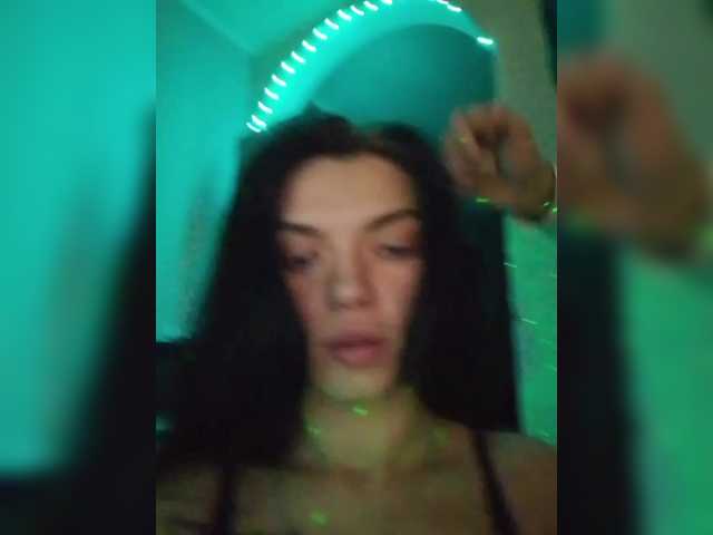 Laylay13's BongaCams show and profile