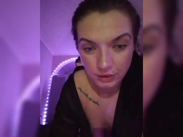 Laylay13's BongaCams show and profile