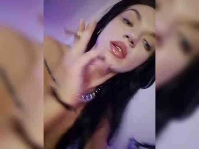 Laylay13 Live Webcam on BongaCams