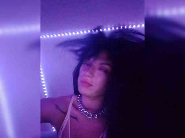 Laylay13 Live Webcam on {site_name}