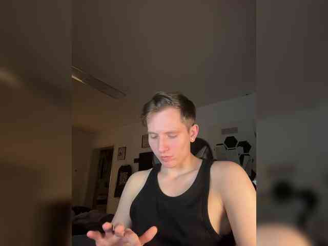 Cuteguy2003 Live Webcam on BongaCams