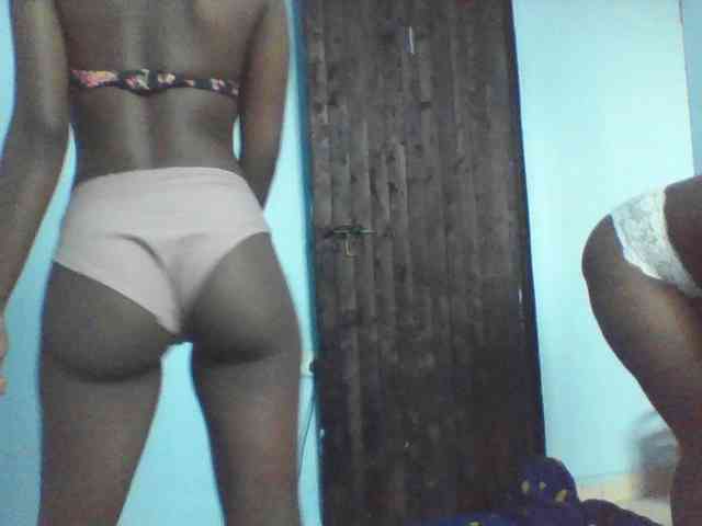 LilyAva2 webcam