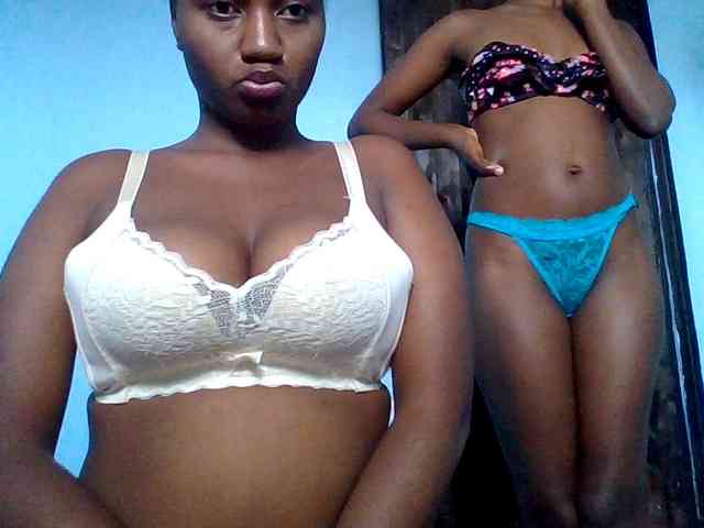 LilyAva2 webcam