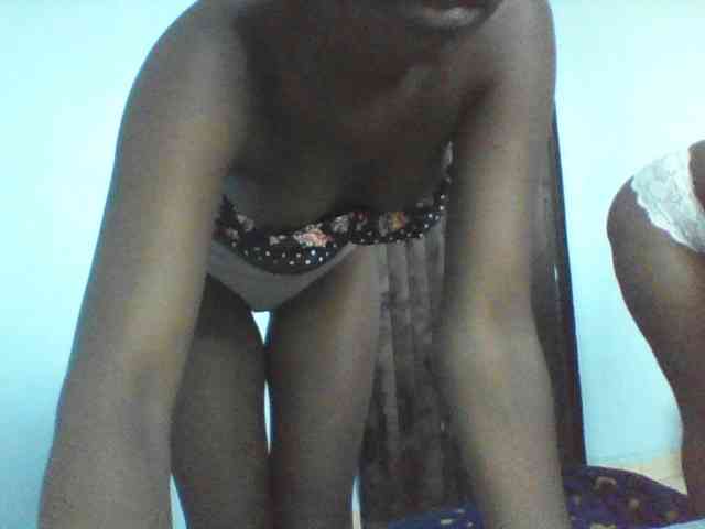 LilyAva2 webcam