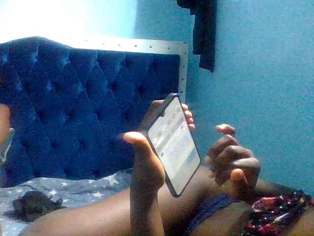 LilyAva2 webcam