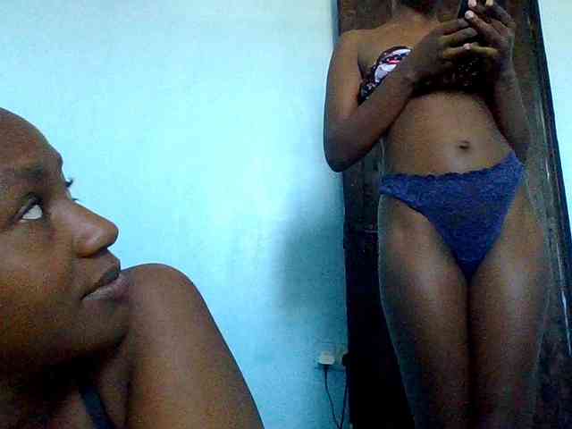 LilyAva2 webcam