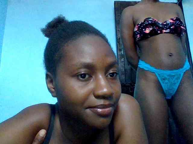 LilyAva2 webcam