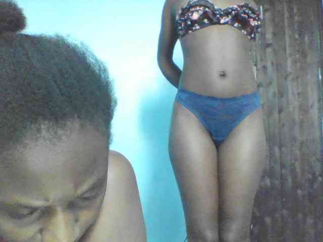 LilyAva2 webcam