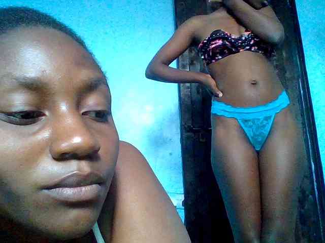 LilyAva2 webcam