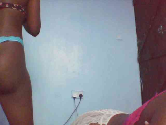 LilyAva2 webcam