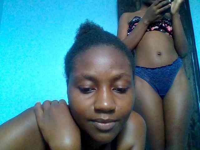 LilyAva2 webcam