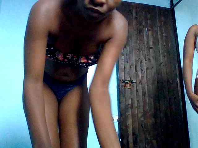 LilyAva2 webcam