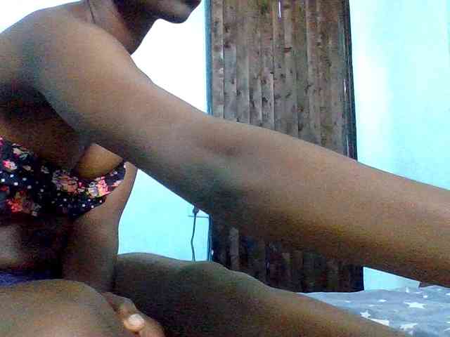 LilyAva2 webcam