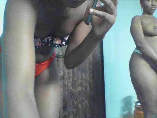 LilyAva2 webcam