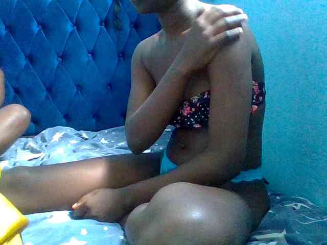 LilyAva2 webcam