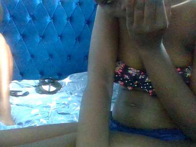 LilyAva2 webcam