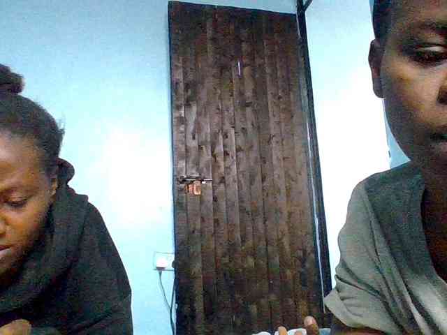 LilyAva2 webcam