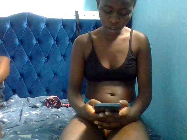 LilyAva2 webcam