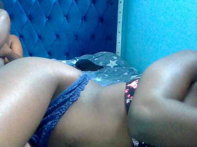 LilyAva2 webcam
