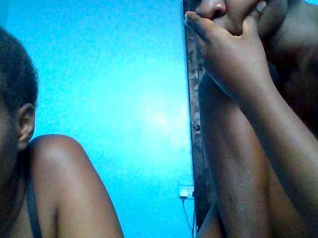 LilyAva2 webcam