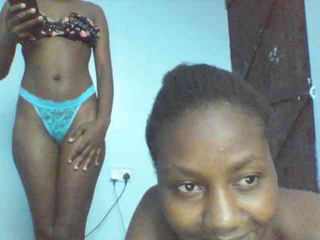 LilyAva2 webcam