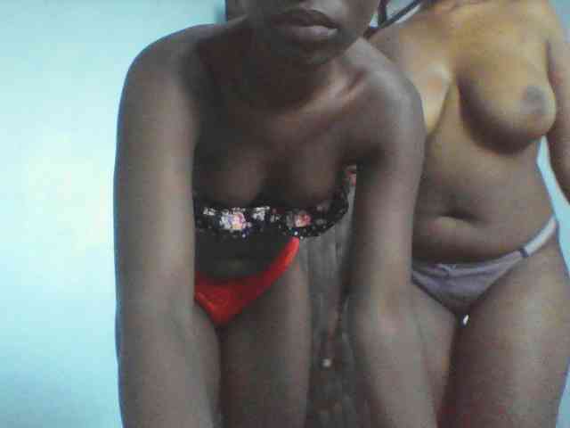 LilyAva2 webcam
