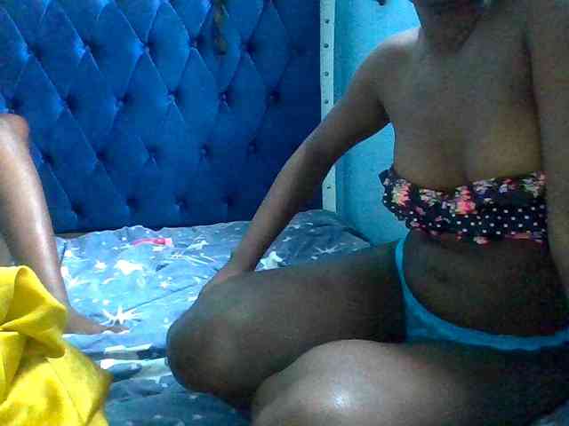 LilyAva2 webcam