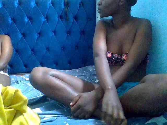 LilyAva2 webcam