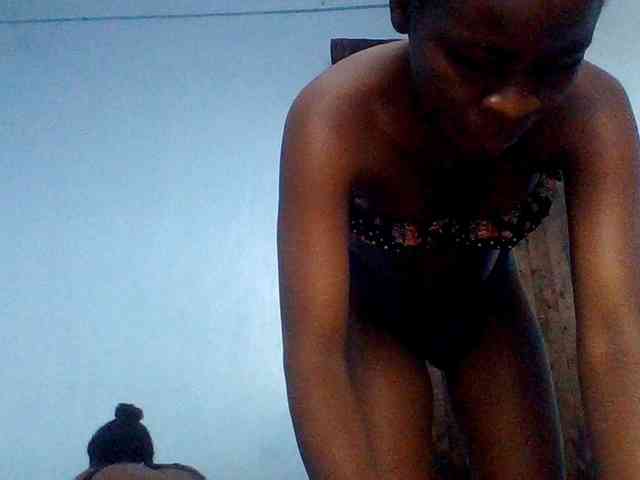 LilyAva2 webcam
